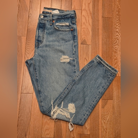 Levi's Wedgie Size 26 Button Up Blue Denim Jeans Distressed Knees - Picture 13 of 13